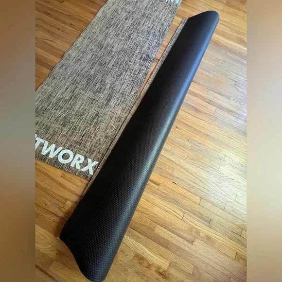 Hotworx yoga mats and towels - Picture 5 of 5